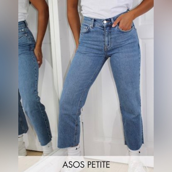 ASOS DESIGN - Petite high rise stretch ‘effortless’ crop kick flare jeans - Picture 1 of 5